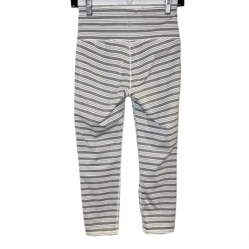 Athleta Heather Stripe Chaturanga Capri Legging XS Gray White 591368 - Picture 2 of 7